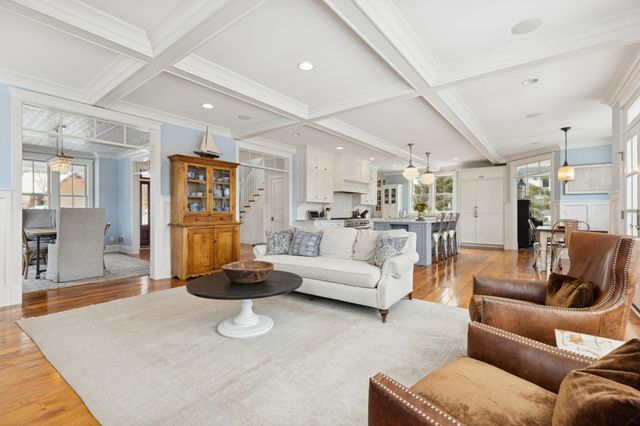 20575 Summerville Road, Deephaven, MN 55331