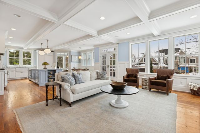 20575 Summerville Road, Deephaven, MN 55331