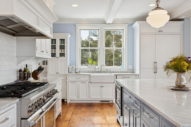 20575 Summerville Road, Deephaven, MN 55331