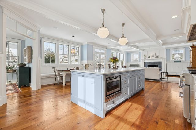 20575 Summerville Road, Deephaven, MN 55331