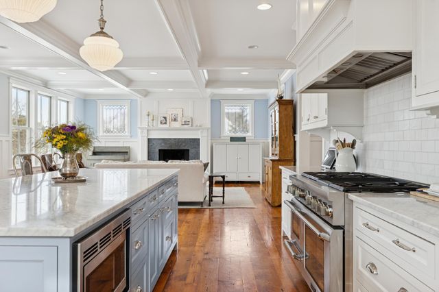 20575 Summerville Road, Deephaven, MN 55331