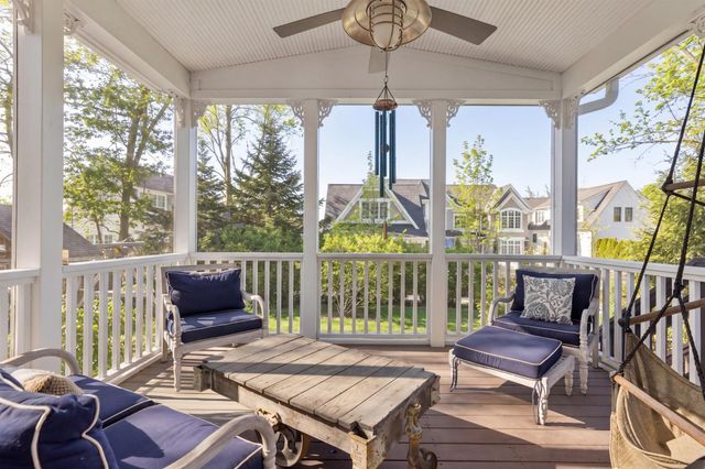 20575 Summerville Road, Deephaven, MN 55331