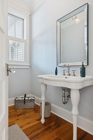 20575 Summerville Road, Deephaven, MN 55331