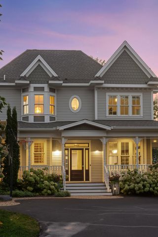 20575 Summerville Road, Deephaven, MN 55331