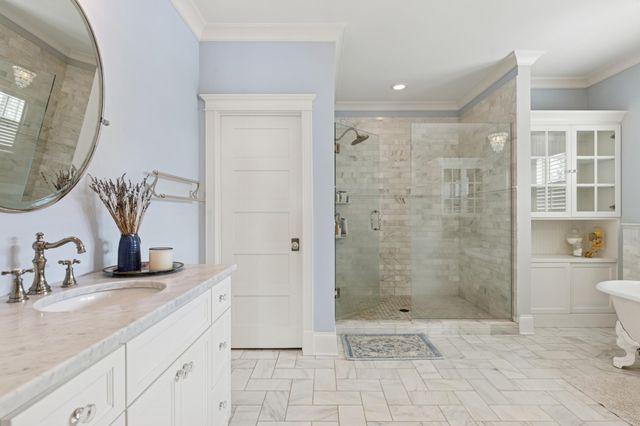 20575 Summerville Road, Deephaven, MN 55331