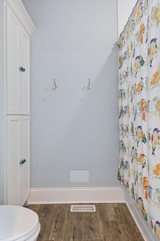 20575 Summerville Road, Deephaven, MN 55331