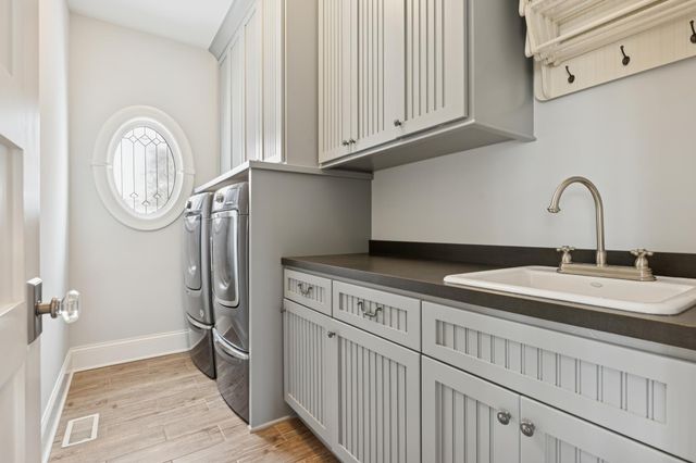 20575 Summerville Road, Deephaven, MN 55331