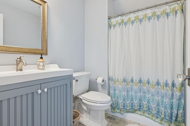 20575 Summerville Road, Deephaven, MN 55331