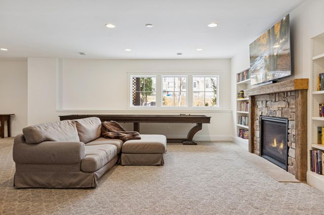 20575 Summerville Road, Deephaven, MN 55331