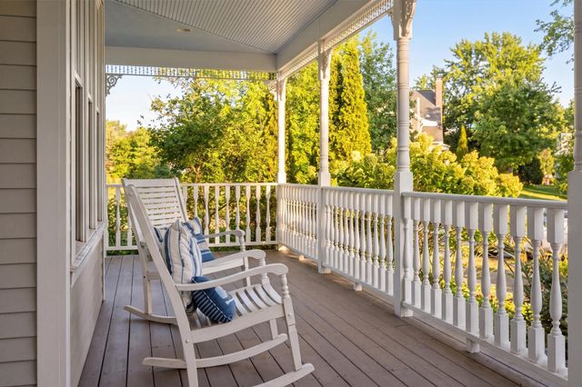 20575 Summerville Road, Deephaven, MN 55331