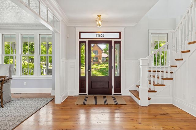 20575 Summerville Road, Deephaven, MN 55331