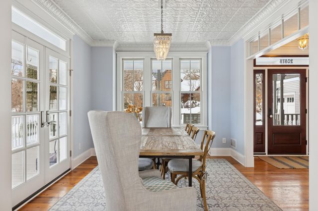 20575 Summerville Road, Deephaven, MN 55331