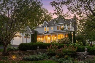 20575 Summerville Road, Deephaven, MN 55331