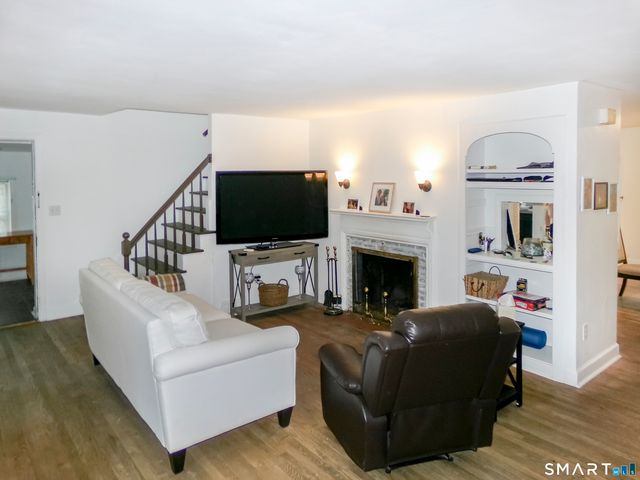 20 Lone Oak Avenue, Waterbury, CT 06710