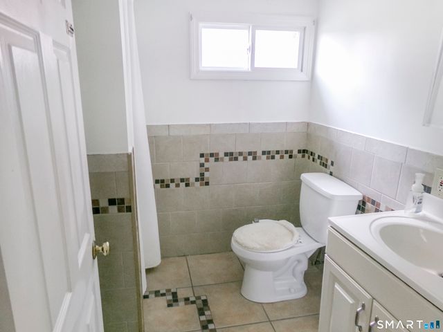 20 Lone Oak Avenue, Waterbury, CT 06710