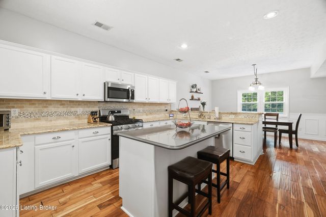 14417 Spring Dr, Prospect, KY 40059