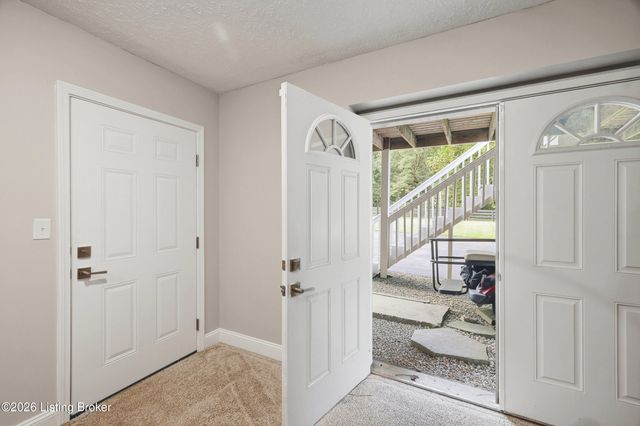 14417 Spring Dr, Prospect, KY 40059