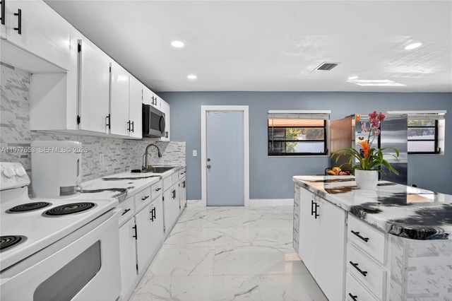 1318 13th Street, West Palm Beach, FL 33401