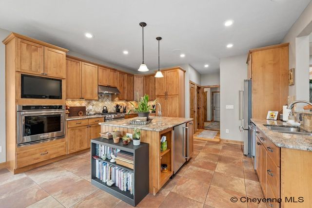7712 SHADOW MTN CIR, Cheyenne, WY 82009