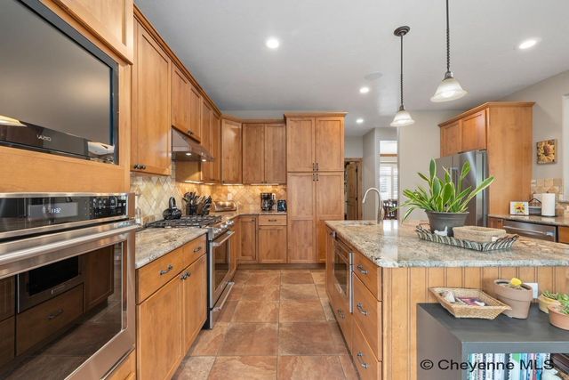 7712 SHADOW MTN CIR, Cheyenne, WY 82009