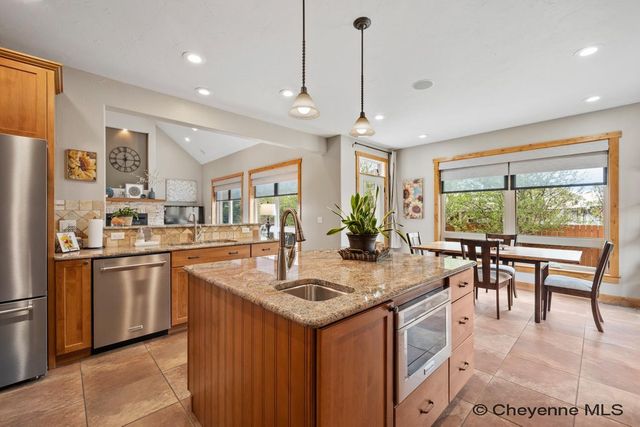 7712 SHADOW MTN CIR, Cheyenne, WY 82009