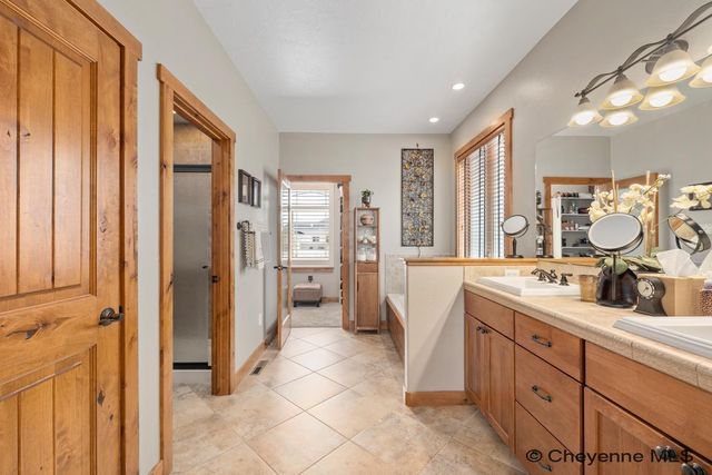 7712 SHADOW MTN CIR, Cheyenne, WY 82009