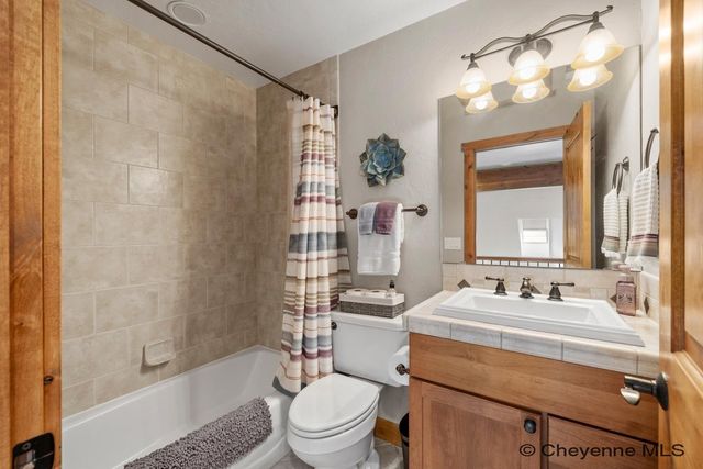 7712 SHADOW MTN CIR, Cheyenne, WY 82009