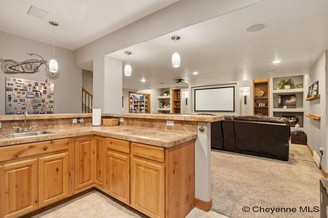 7712 SHADOW MTN CIR, Cheyenne, WY 82009