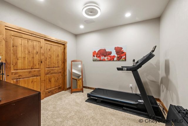 7712 SHADOW MTN CIR, Cheyenne, WY 82009