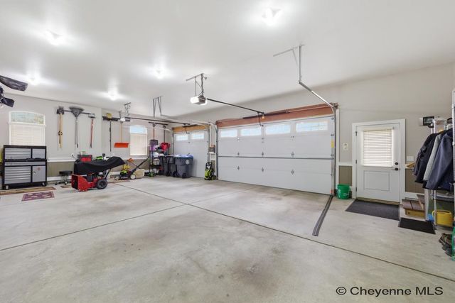 7712 SHADOW MTN CIR, Cheyenne, WY 82009