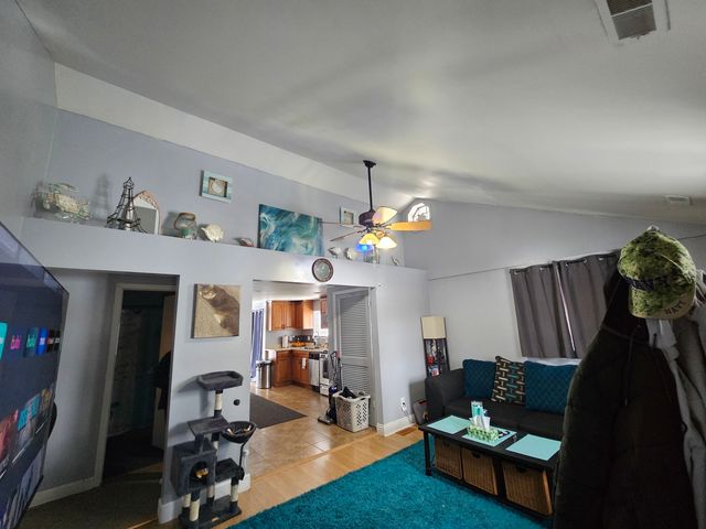 10N827 Hawthorne Street, Elgin, IL 60123