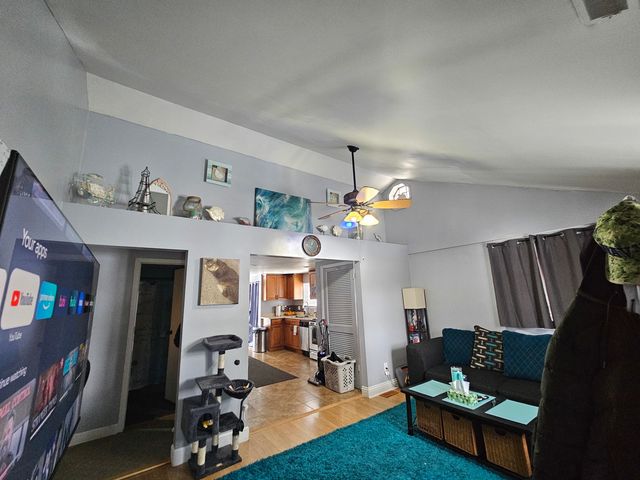 10N827 Hawthorne Street, Elgin, IL 60123