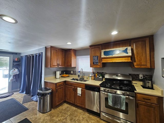 10N827 Hawthorne Street, Elgin, IL 60123