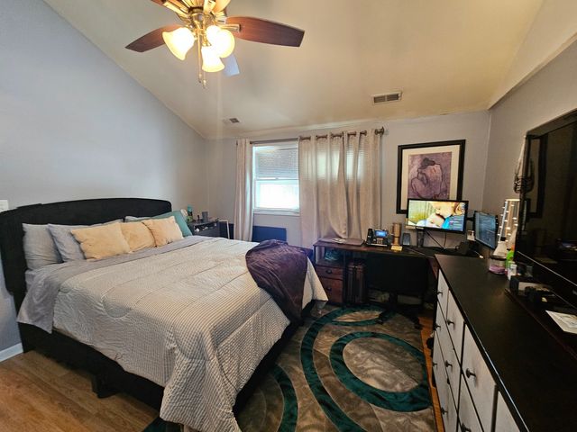 10N827 Hawthorne Street, Elgin, IL 60123