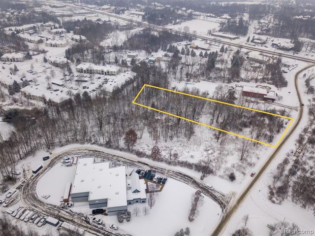 000 Victory Drive, Howell, MI 48843