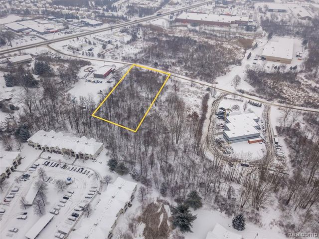 000 Victory Drive, Howell, MI 48843