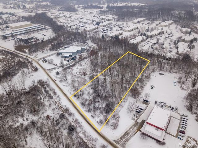 000 Victory Drive, Howell, MI 48843