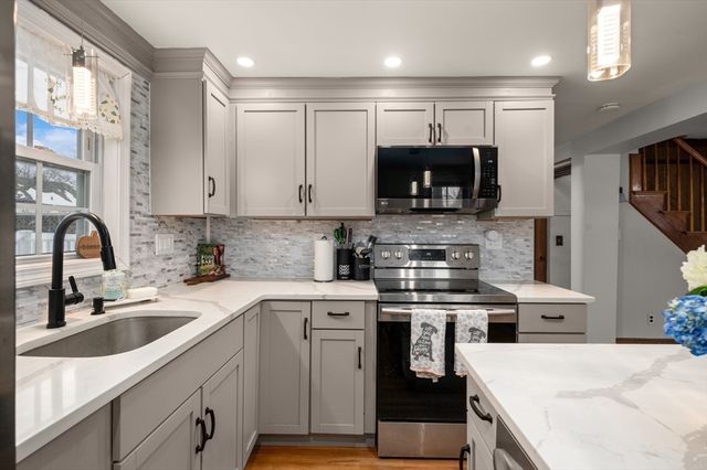 15 Roland Road, Peabody, MA 01960