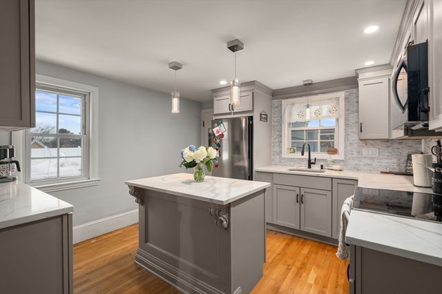 15 Roland Road, Peabody, MA 01960