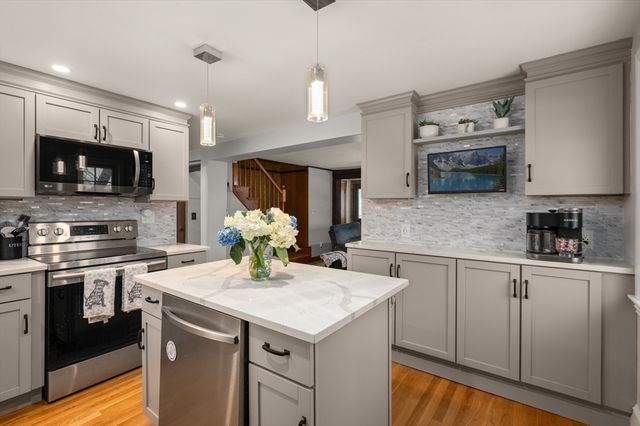 15 Roland Road, Peabody, MA 01960