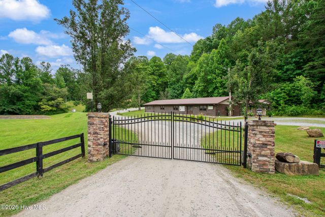 2052 Granny Squirrel Drive, Andrews, NC 28901