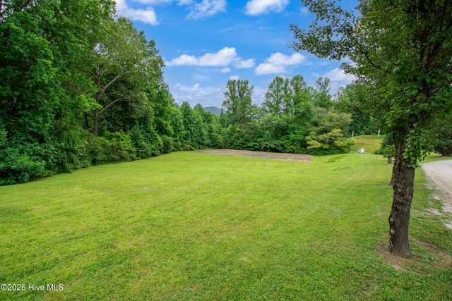 2052 Granny Squirrel Drive, Andrews, NC 28901