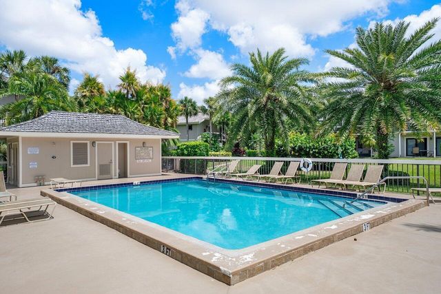 11863 Wimbledon Circle 432, Wellington, FL 33414