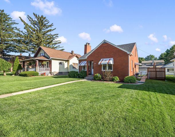 2134 W Locust Street, Davenport, IA 52804