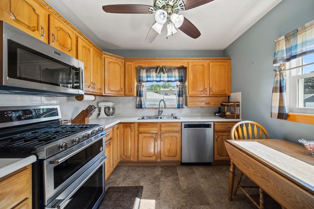 2134 W Locust Street, Davenport, IA 52804