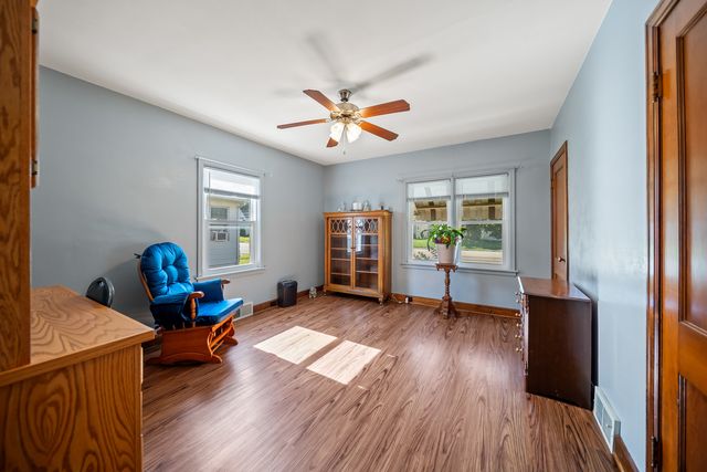 2134 W Locust Street, Davenport, IA 52804