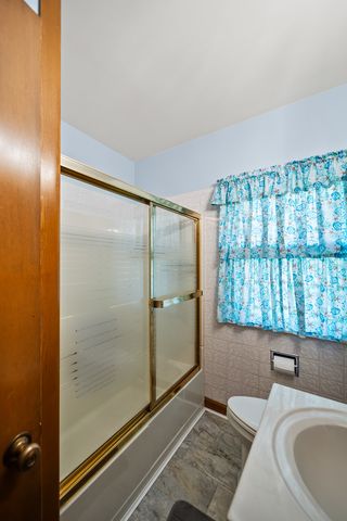 2134 W Locust Street, Davenport, IA 52804