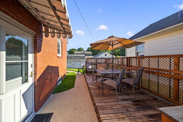 2134 W Locust Street, Davenport, IA 52804