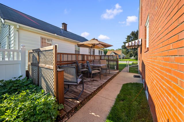 2134 W Locust Street, Davenport, IA 52804