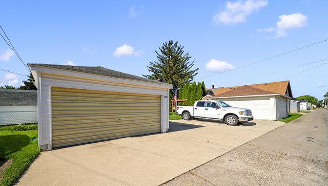2134 W Locust Street, Davenport, IA 52804